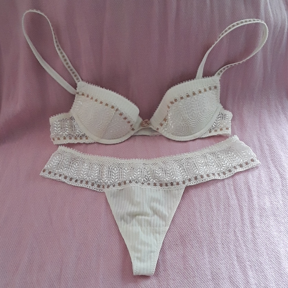 Underwire bra and thong panty set
